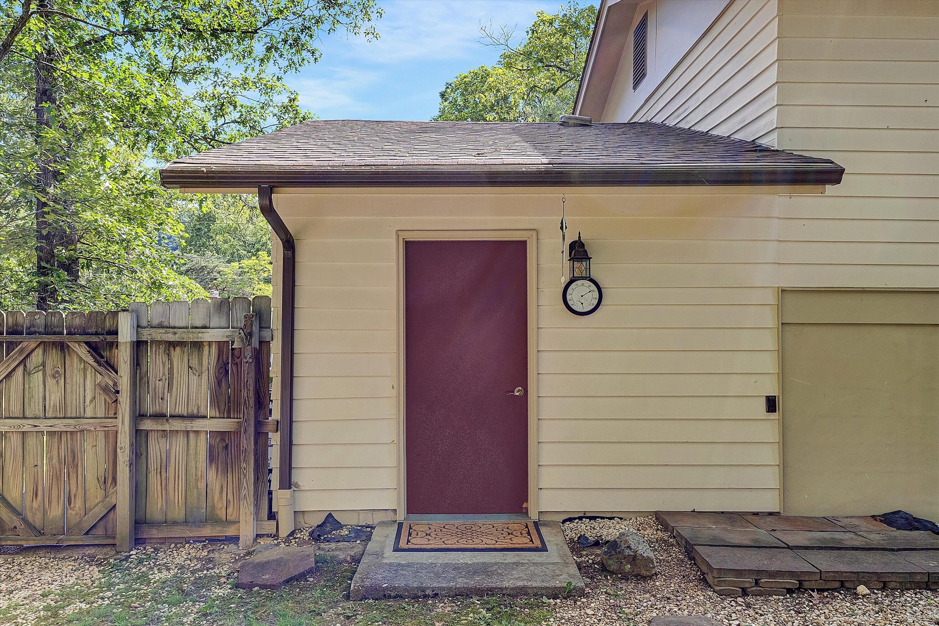 912 Cherokee Trail Covington, VA 24426 - Photo 25 of 31 a front view of a house with garden