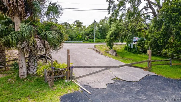 a bathroom with a toilet