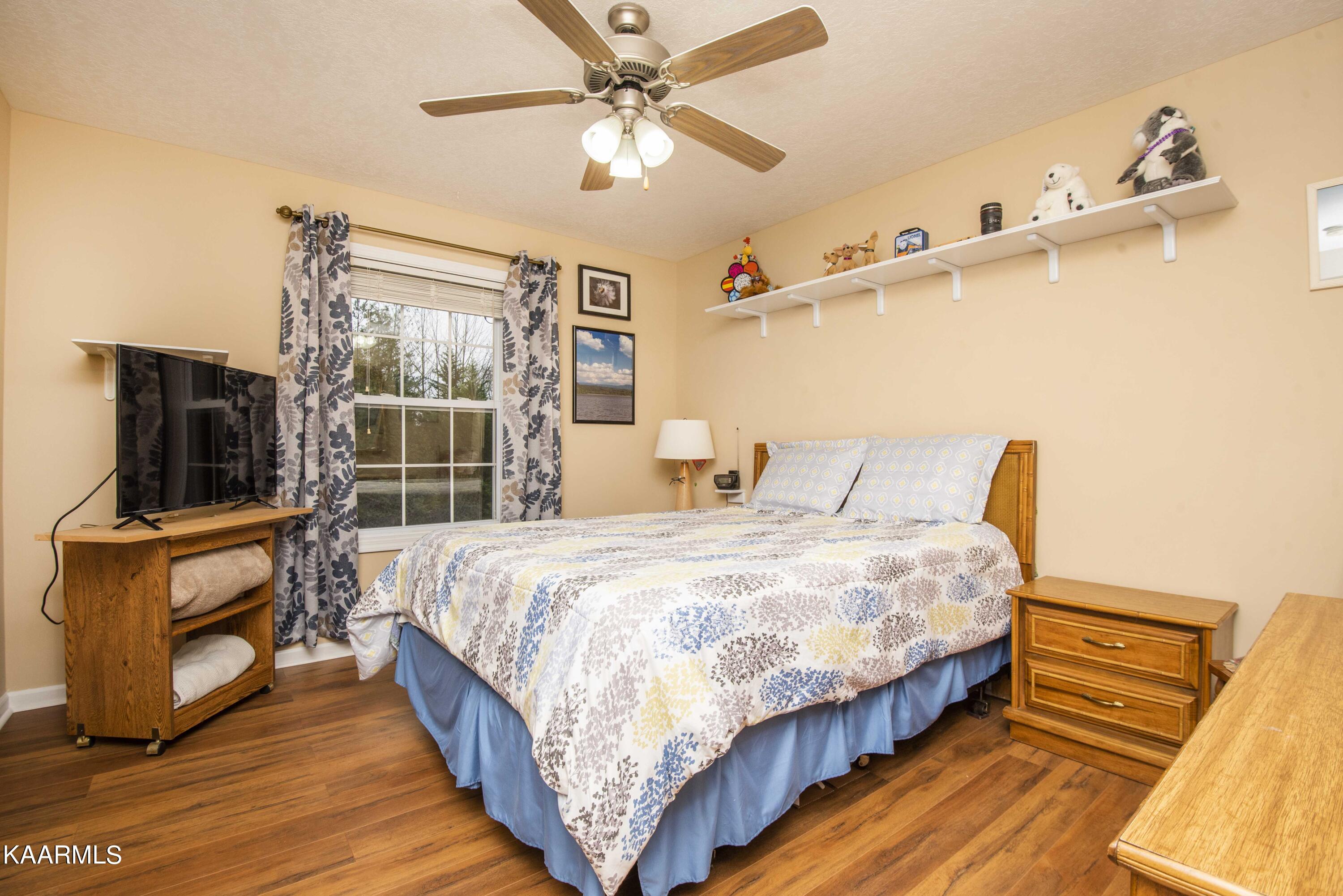 1112 Fox Ridge Drive Powell, TN 37849 - Photo 15 of 36 Third Bedroom