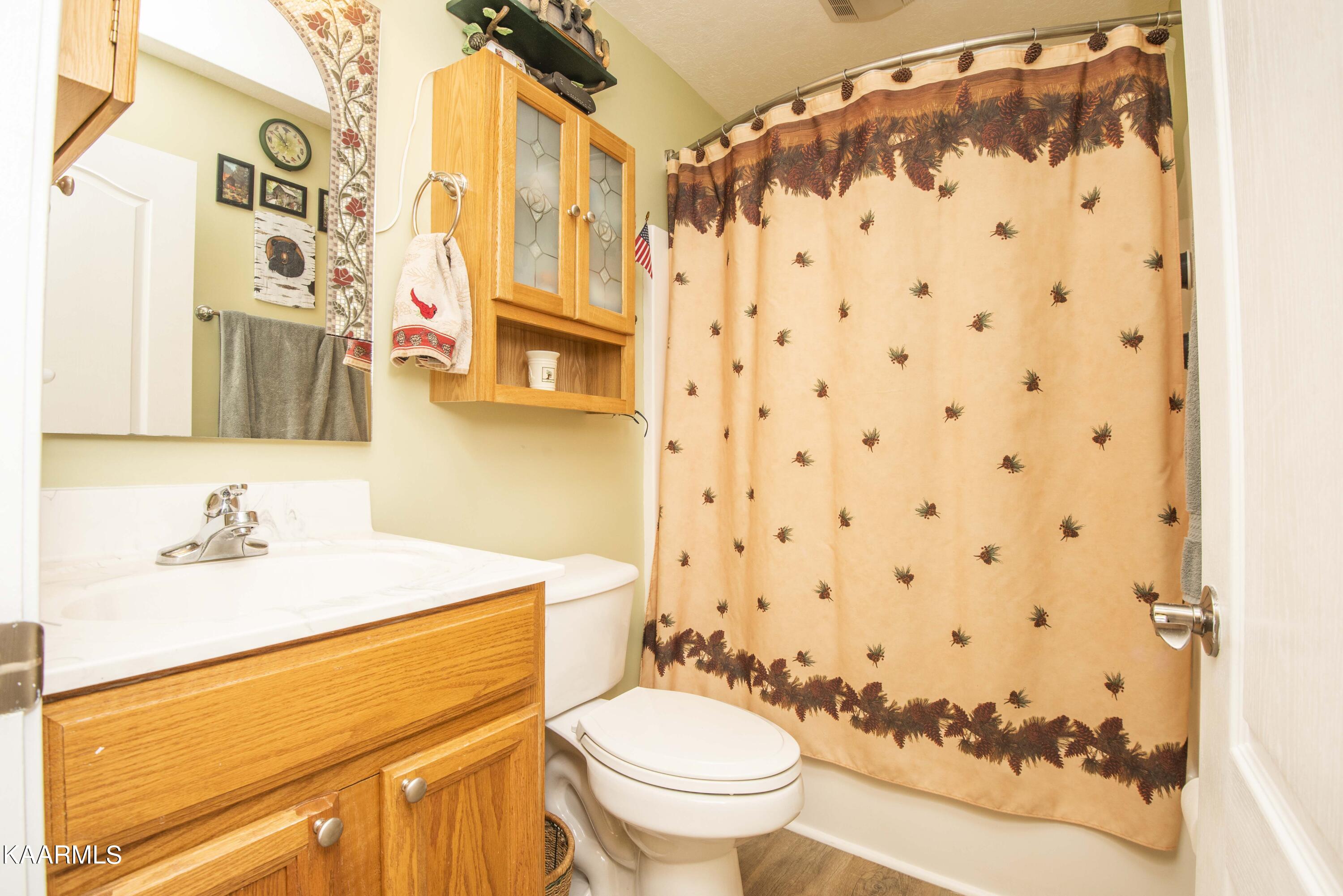 1112 Fox Ridge Drive Powell, TN 37849 - Photo 17 of 36 Second Full Bath
