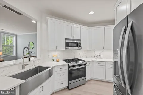 $599,900 | 400 Cameron Station Boulevard, Unit 202, Alexandria, VA 22304