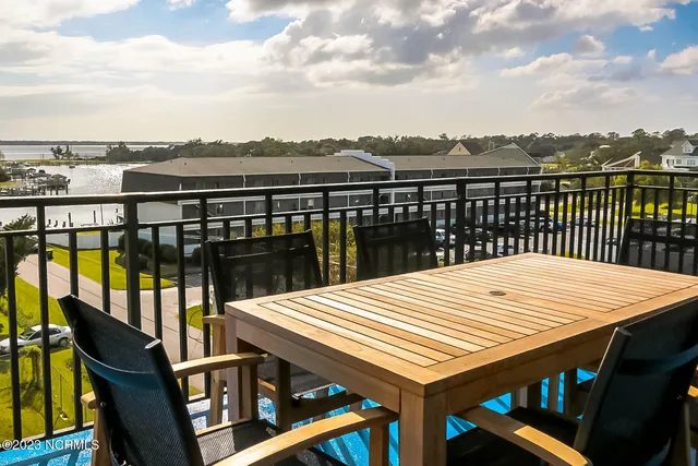 $3,600 | 4425 Arendell Street, Unit 301, Morehead City, NC 28557