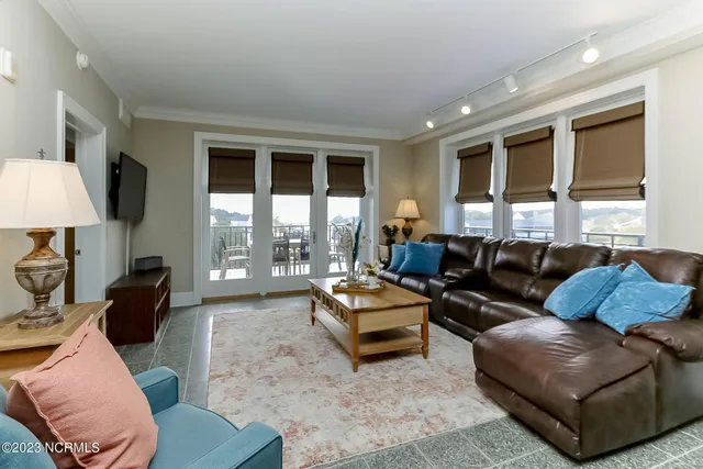 $3,600 | 4425 Arendell Street, Unit 301, Morehead City, NC 28557