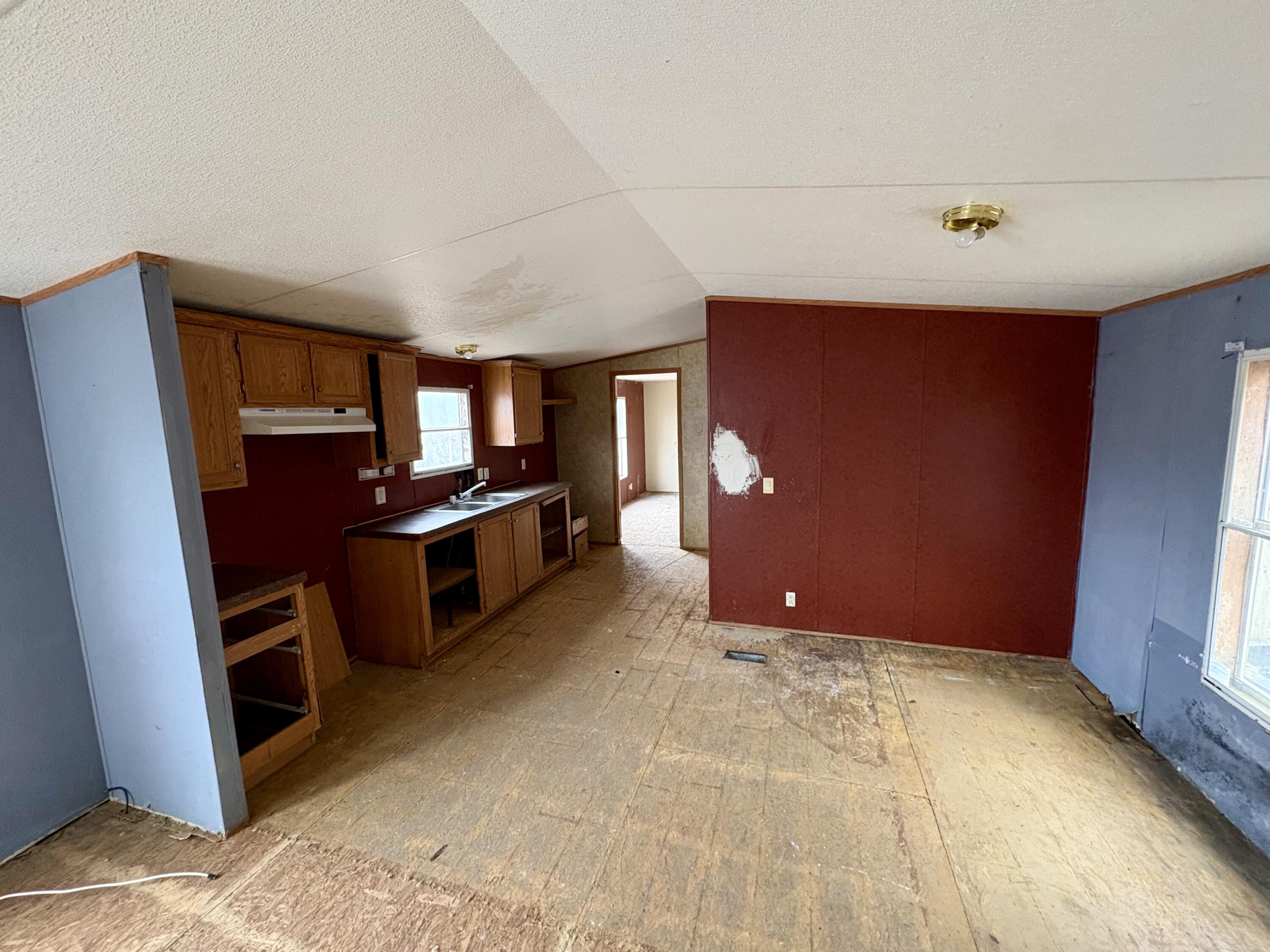 1127 Sussex Road Dayton, TN 37321 - Photo 5 of 14 1127 - Living/Kitchen