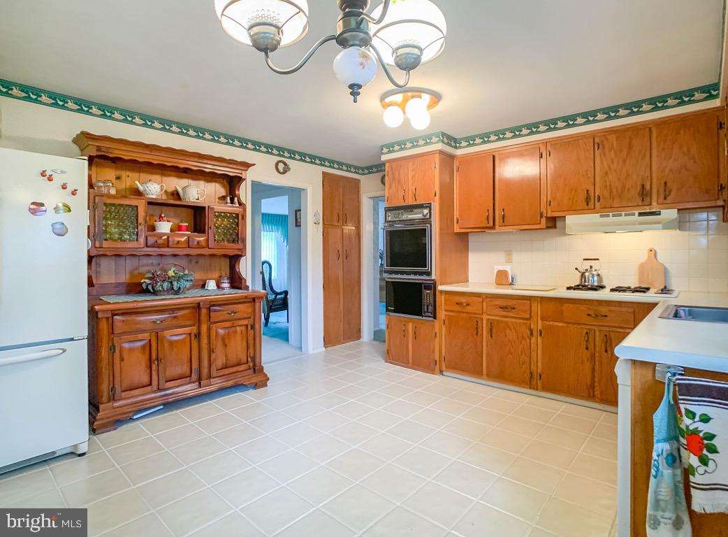 3897 Martin Road Huntingdon Valley, PA 19006 - Photo 11 of 31 Gallery Image 11