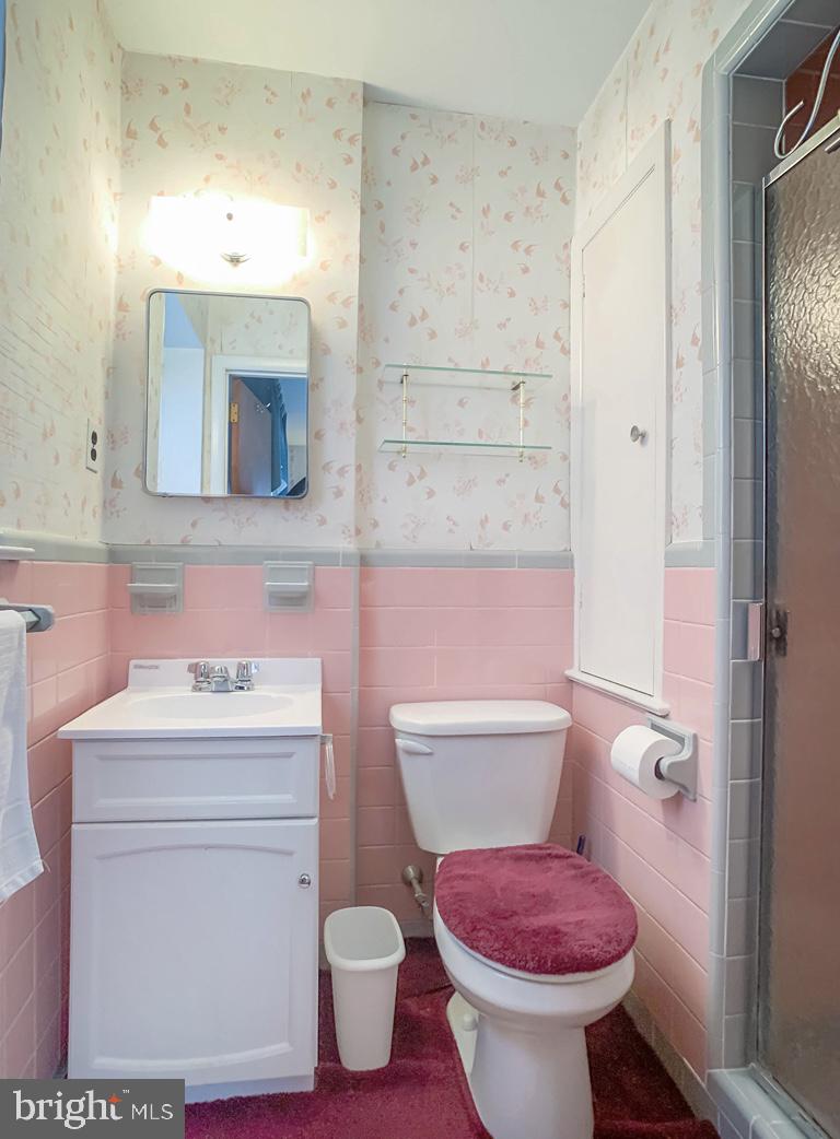 3897 Martin Road Huntingdon Valley, PA 19006 - Photo 15 of 31 Main Bathroom