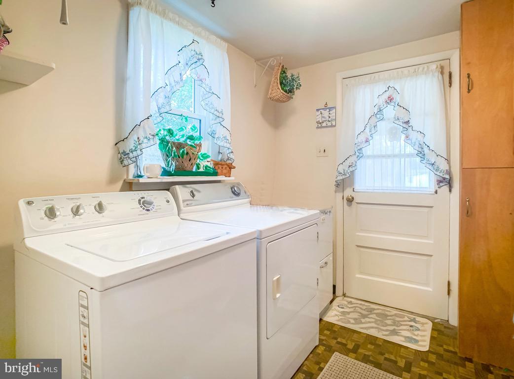 3897 Martin Road Huntingdon Valley, PA 19006 - Photo 22 of 31 Laundry /Mud Room