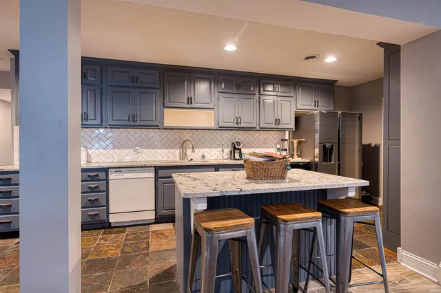 $969,000 | 1031 Cedar Hill Drive, Evansville, IN 47710