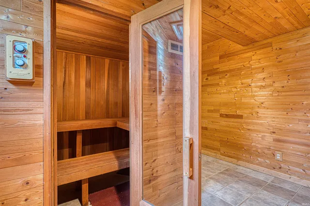 $969,000 | 1031 Cedar Hill Drive, Evansville, IN 47710