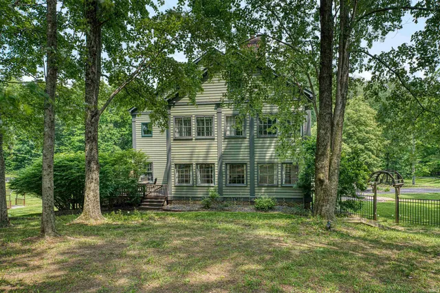 $969,000 | 1031 Cedar Hill Drive, Evansville, IN 47710