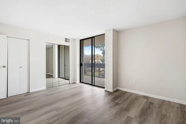 $1,995 | 5300 Holmes Run Parkway, Unit 212, Alexandria, VA 22304