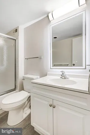 $1,995 | 5300 Holmes Run Parkway, Unit 212, Alexandria, VA 22304