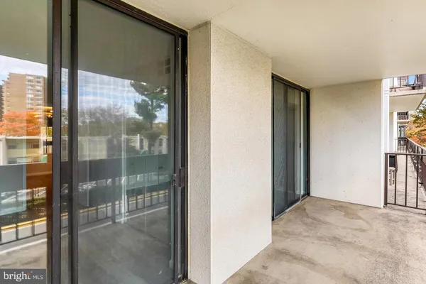 $1,995 | 5300 Holmes Run Parkway, Unit 212, Alexandria, VA 22304