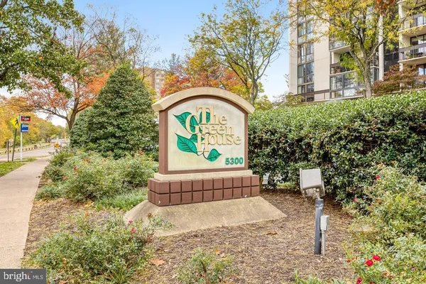 $1,995 | 5300 Holmes Run Parkway, Unit 212, Alexandria, VA 22304