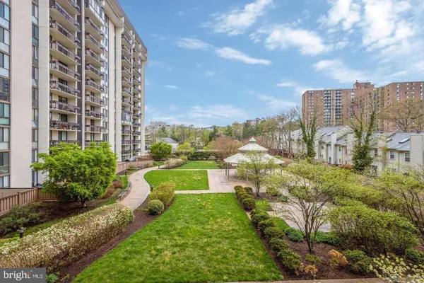 $1,995 | 5300 Holmes Run Parkway, Unit 212, Alexandria, VA 22304