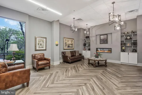 $1,995 | 5300 Holmes Run Parkway, Unit 212, Alexandria, VA 22304