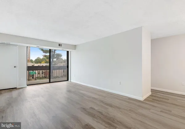 $1,995 | 5300 Holmes Run Parkway, Unit 212, Alexandria, VA 22304