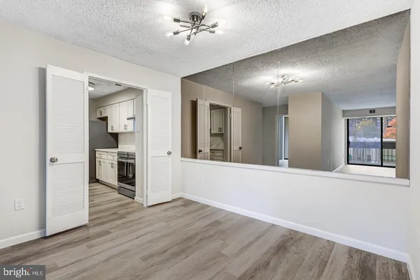 $1,995 | 5300 Holmes Run Parkway, Unit 212, Alexandria, VA 22304