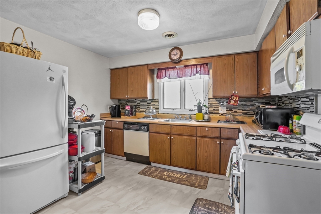 50 Clark Street, Unit 11 Fall River, MA 02720 - Photo 13 of 37