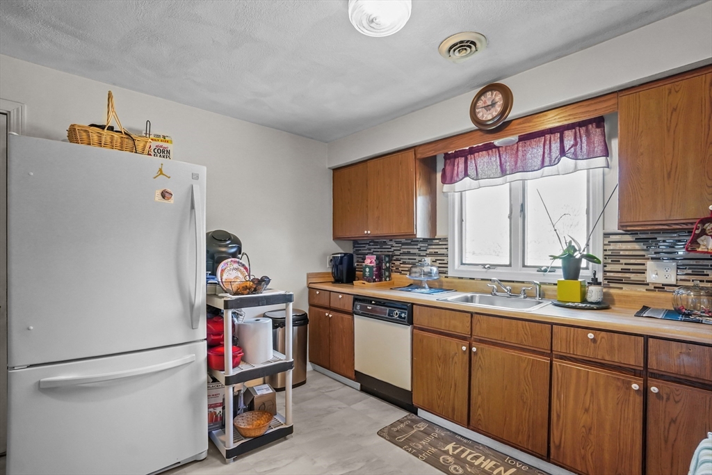 50 Clark Street, Unit 11 Fall River, MA 02720 - Photo 14 of 37