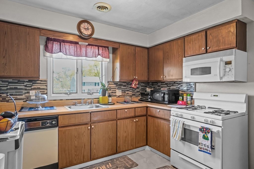 50 Clark Street, Unit 11 Fall River, MA 02720 - Photo 15 of 37