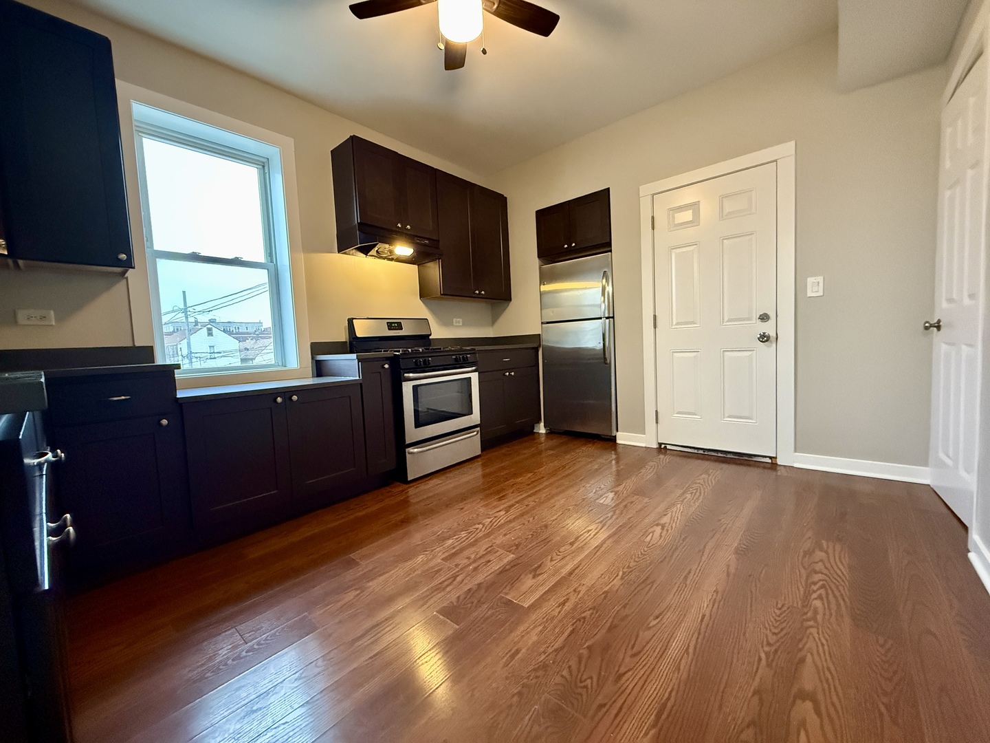 3402 South Lituanica Avenue, Unit 2R Chicago, IL 60608 - Photo 2 of 15