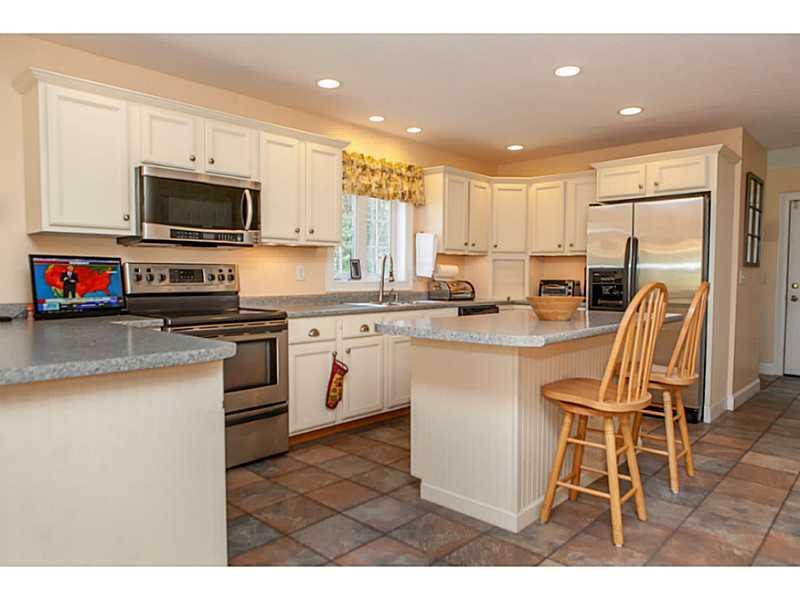5 Fengler Road Scarborough, ME 04074 - Photo 11 of 32 Kitchen.