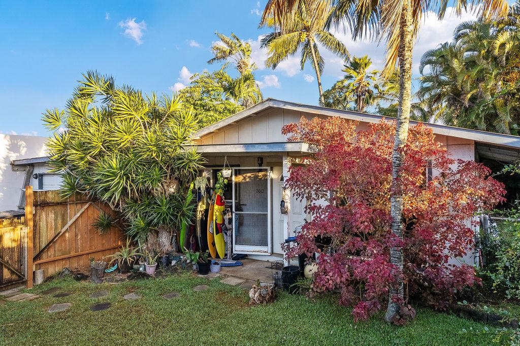 2889 West Lelehuna Place Haiku, HI 96708 - Photo 4 of 32 a front view of a house with garden