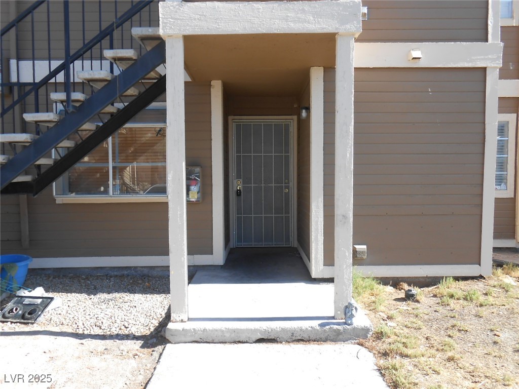 4720 Krissylouise Way, Unit B Las Vegas, NV 89121 - Photo 1 of 14 Doorway to property