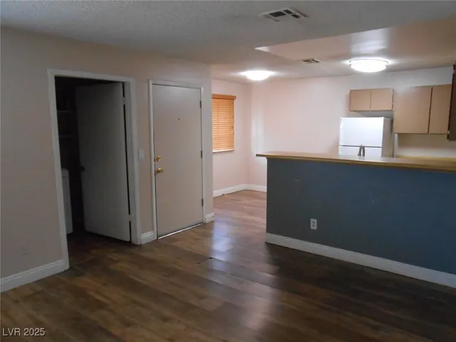 $900 | 4720 Krissylouise Way, Unit B, Las Vegas, NV 89121