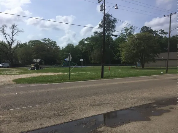$900,000 | 919 North Columbia Street, Covington, LA 70433