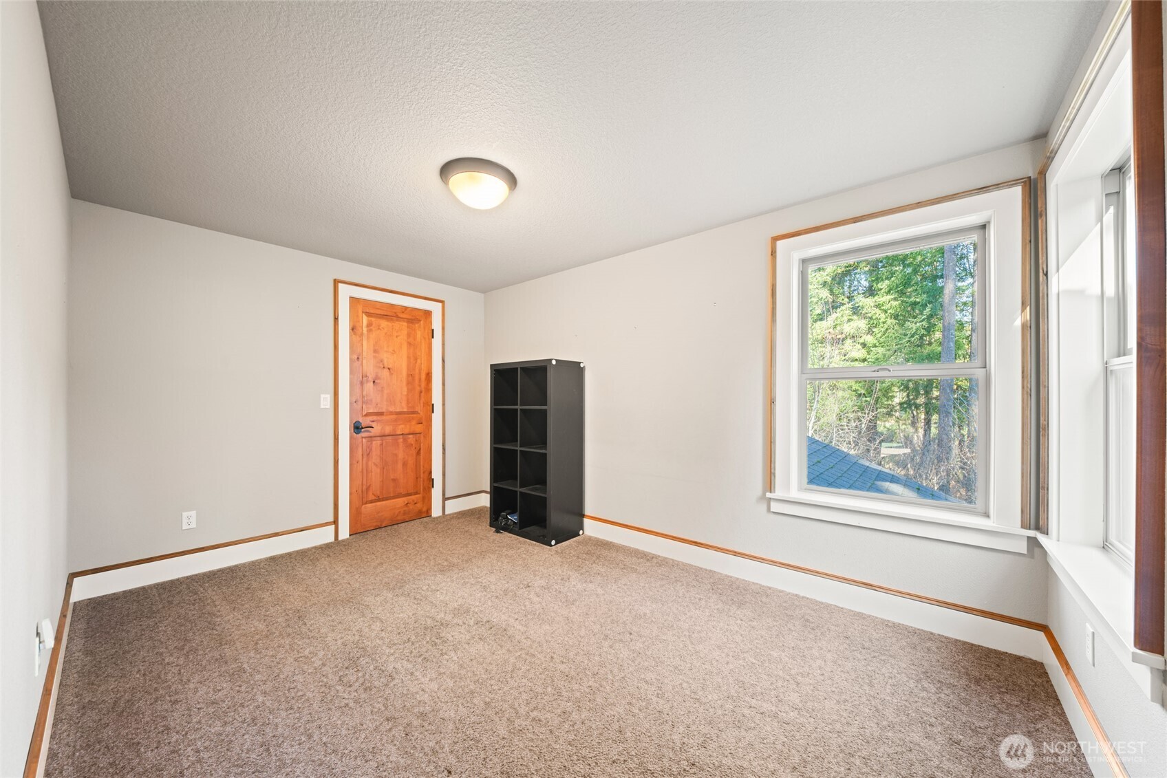 340 Arrowhead Road Ariel, WA 98603 - Photo 19 of 40 an empty room with windows and closet