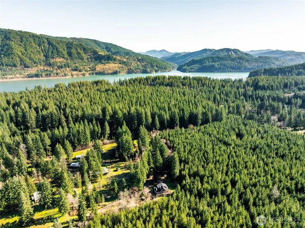 $1,050,000 | 340 Arrowhead Road, Ariel, WA 98603