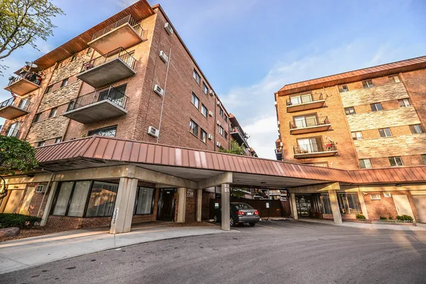 $1,800 | 2333 North Neva Avenue, Unit 403C, Chicago, IL 60707