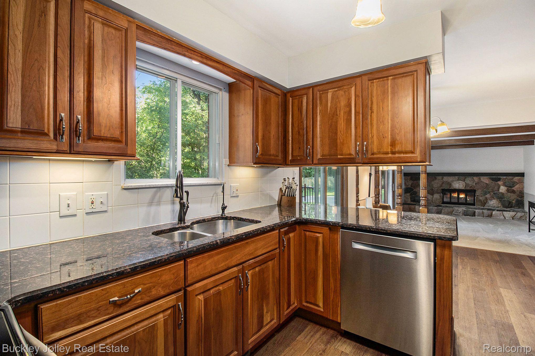6399 Brighton Road Brighton, MI 48116 - Photo 12 of 36 Dark Granite Countertops