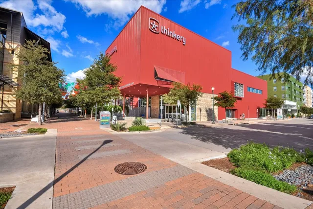 a view of a tennis court