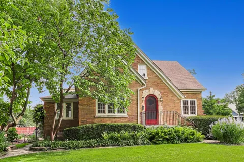 $500,000 | 1104 Clarence Avenue, Oak Park, IL 60304