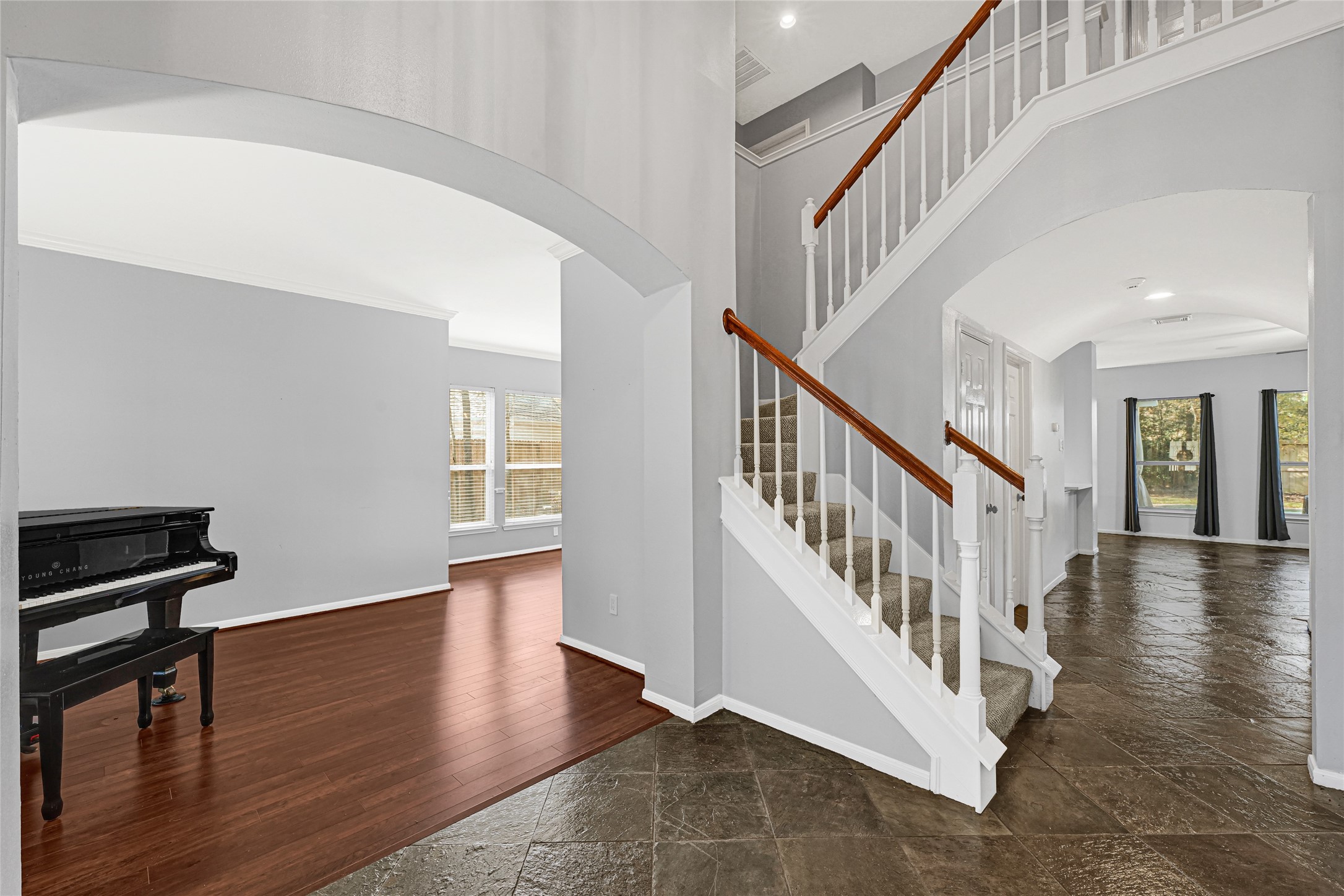12902 Chalfield Circle Houston, TX 77044 - Photo 4 of 36 grand entryway welcomes you and your guests