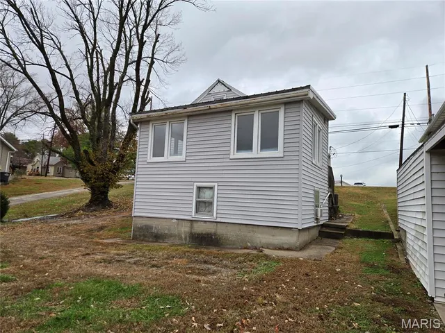 $75,000 | 911 Lehmen Drive, Chester, IL 62233