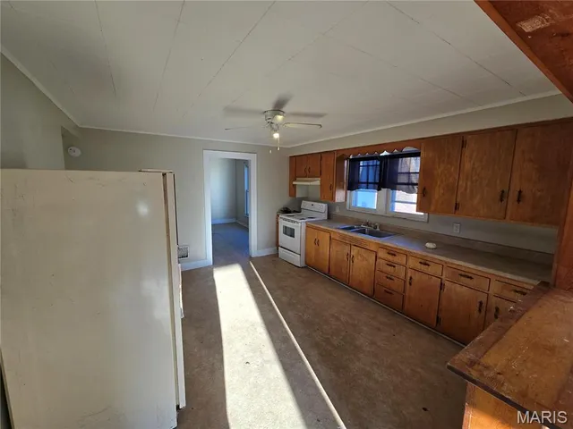 $75,000 | 911 Lehmen Drive, Chester, IL 62233