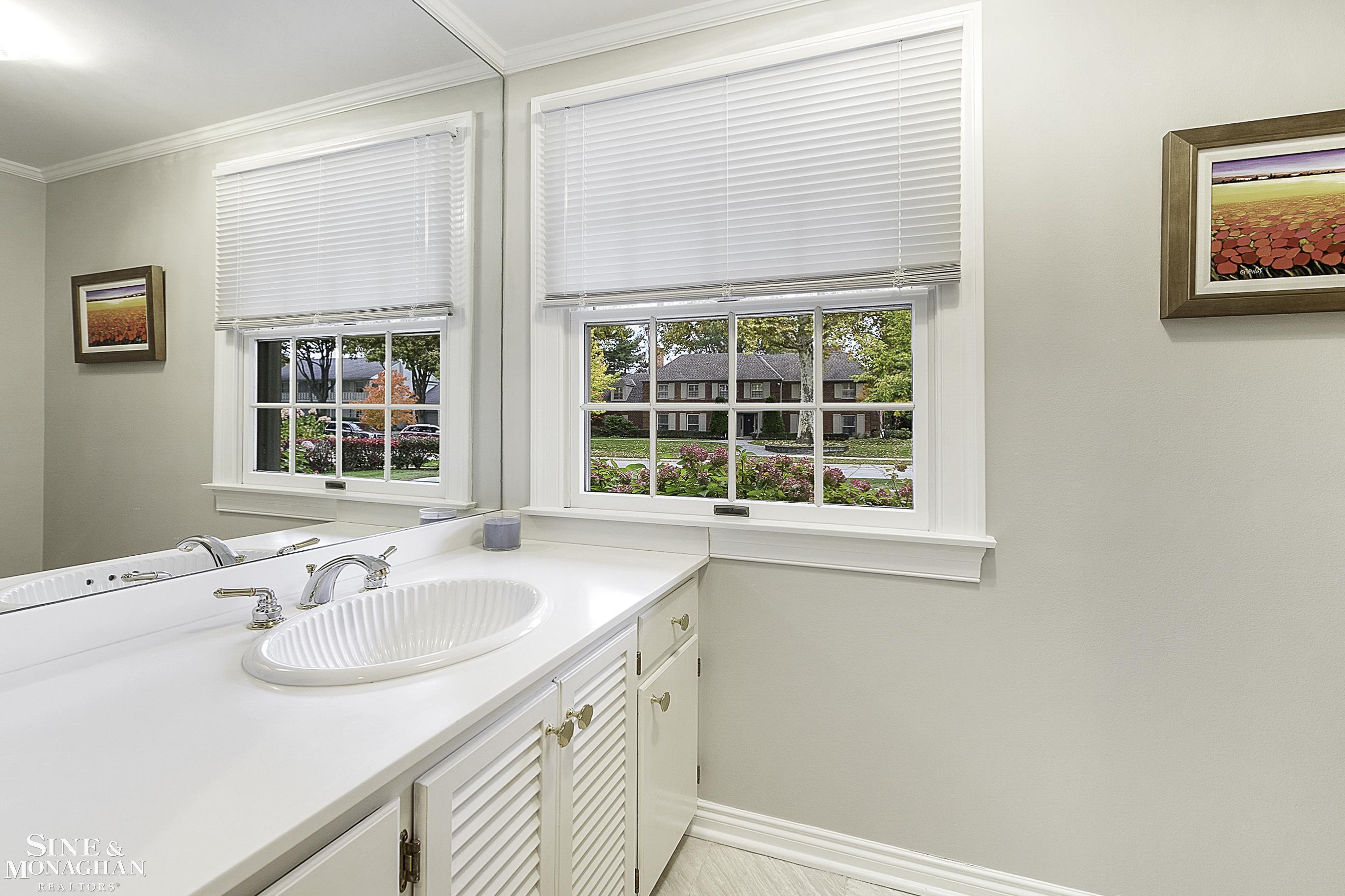 75 South Deeplands Road Grosse Pointe, MI 48236 - Photo 11 of 66 50099530-10.JPG