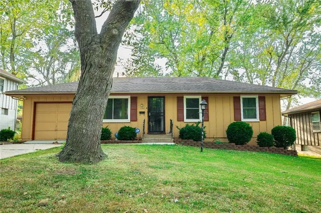 $160,000 | 11148 Spring Valley Road, Kansas City, MO 64134