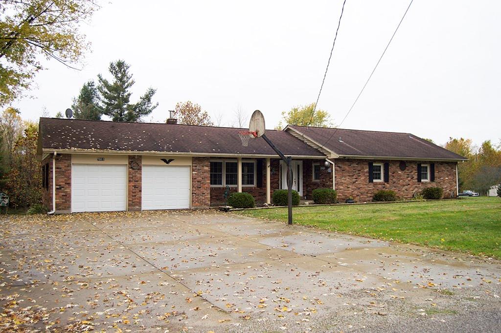 7911 West Georgetown Road Columbus, IN 47201 - Photo 2 of 14