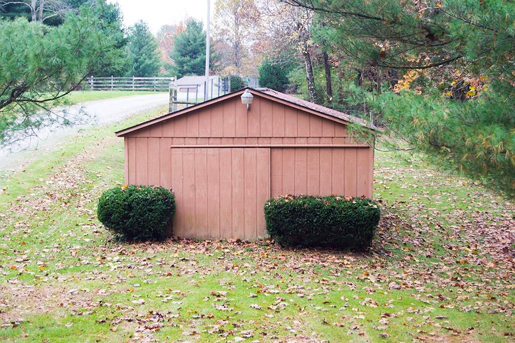 7911 West Georgetown Road Columbus, IN 47201 - Photo 13 of 14