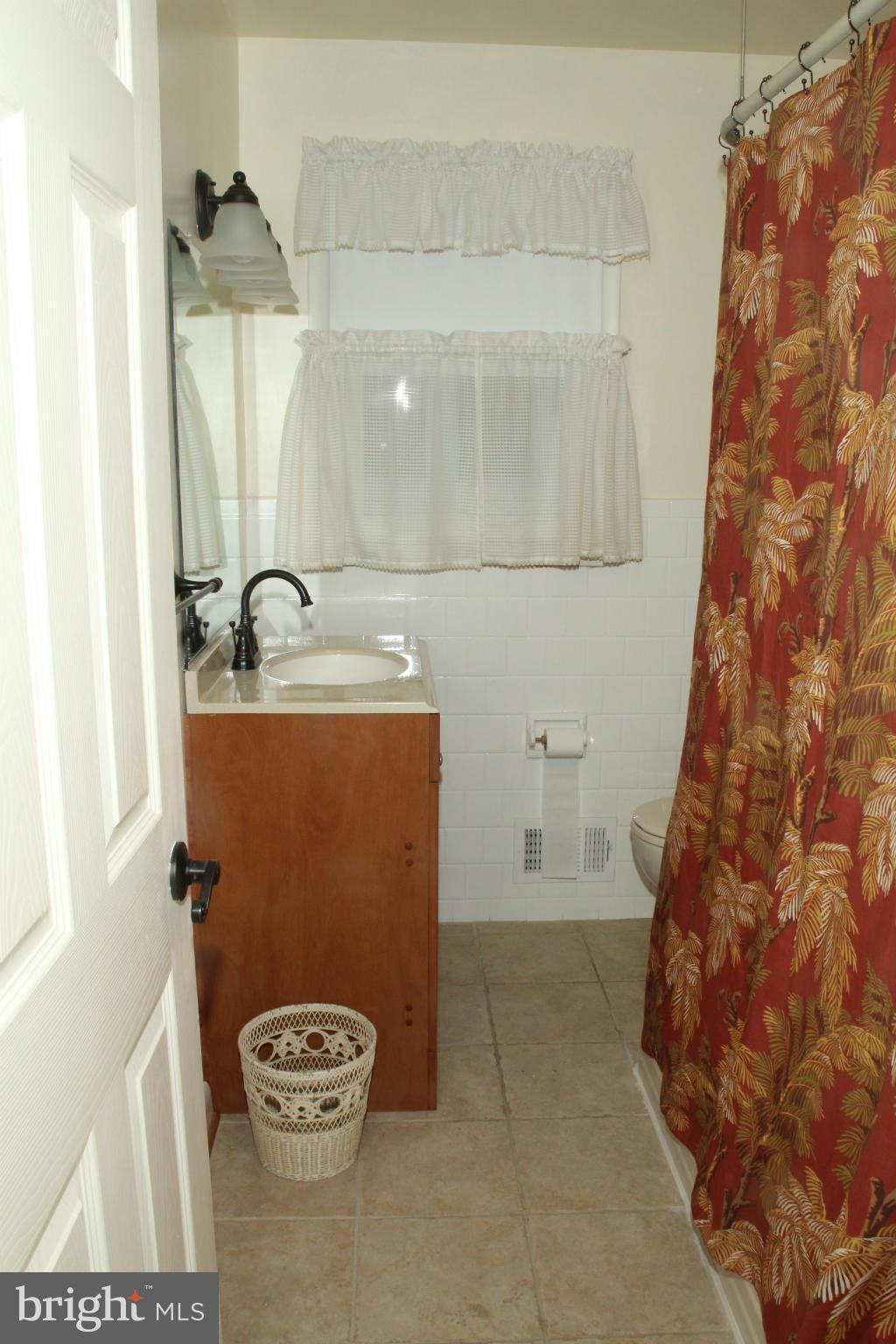 8500 Jenkins Road Pasadena, MD 21122 - Photo 11 of 25 Main Bath