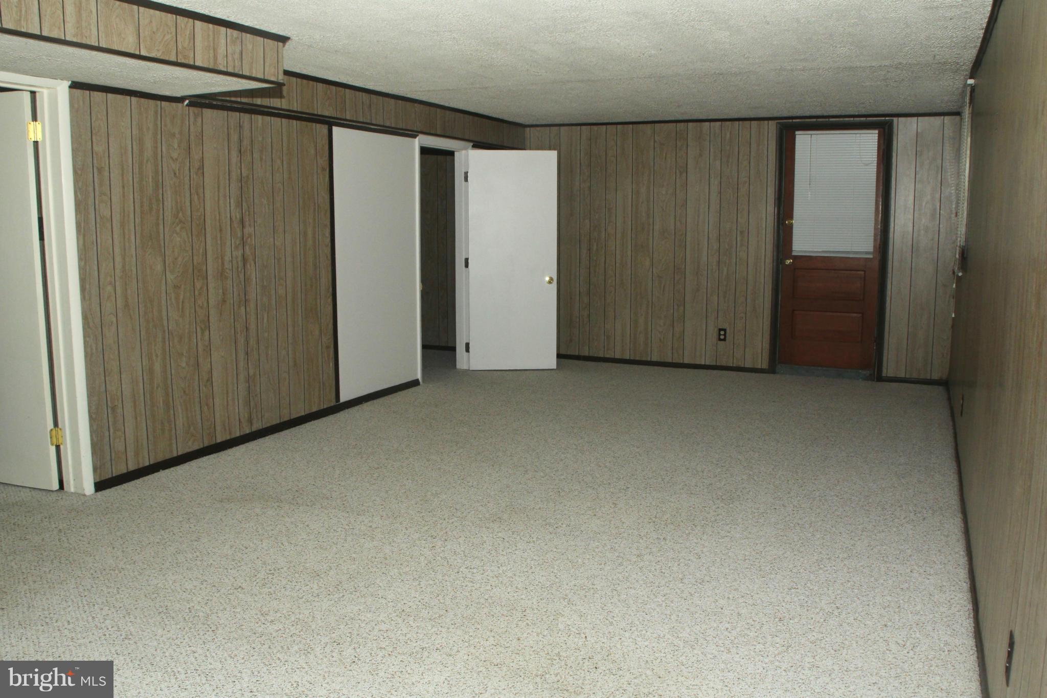 8500 Jenkins Road Pasadena, MD 21122 - Photo 15 of 25 Family Room