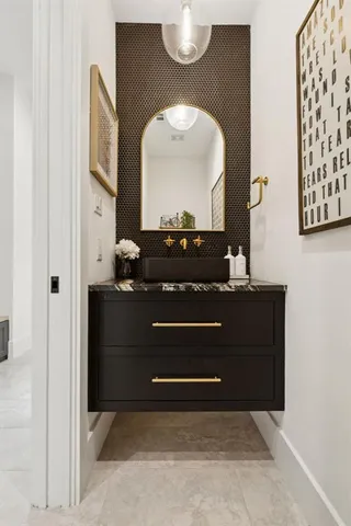 a room with a mirror and a lamp