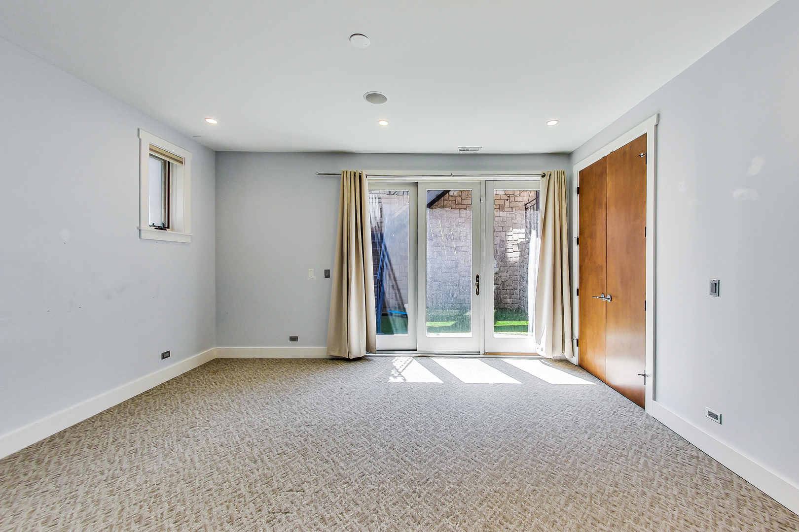 619 West Surf Street, Unit 1 Chicago, IL 60657 - Photo 20 of 36 a view of empty room with floor to ceiling window