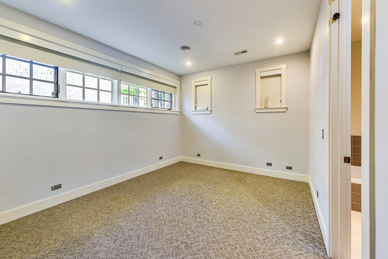 619 West Surf Street, Unit 1 Chicago, IL 60657 - Photo 23 of 36 a view of an empty room with a window