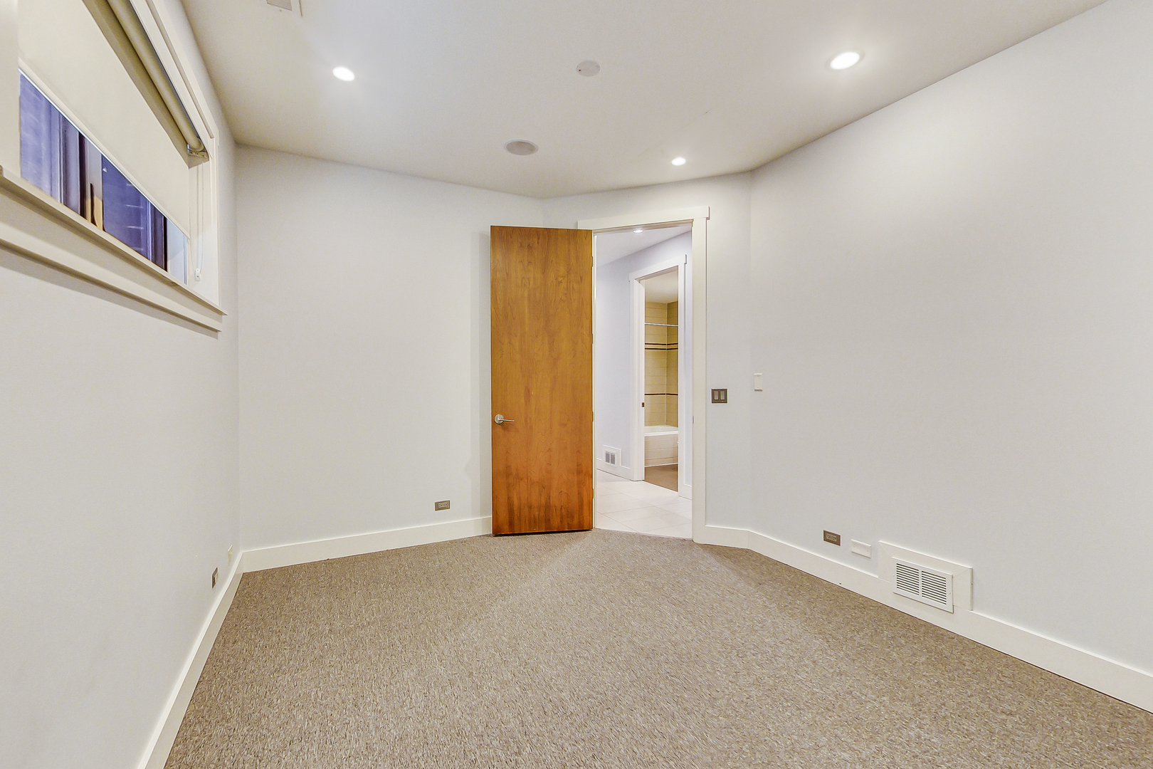 619 West Surf Street, Unit 1 Chicago, IL 60657 - Photo 27 of 36 a view of an empty room